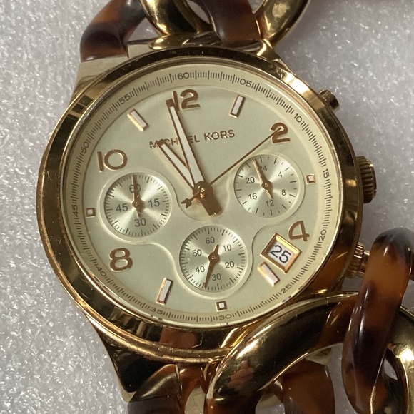 Michael Kors Women’s Runway Twist Chronograph Watch MK-4222 - Picture 9 of 16